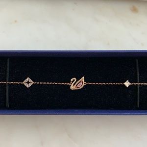 Dazzling Swan Bracelet